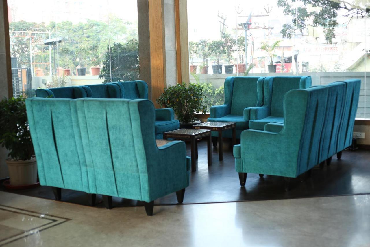 V 7 Hotel Chennai Esterno foto