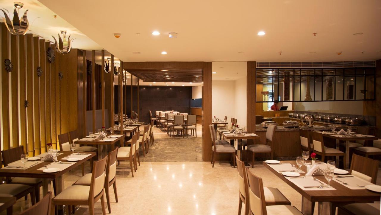 V 7 Hotel Chennai Esterno foto
