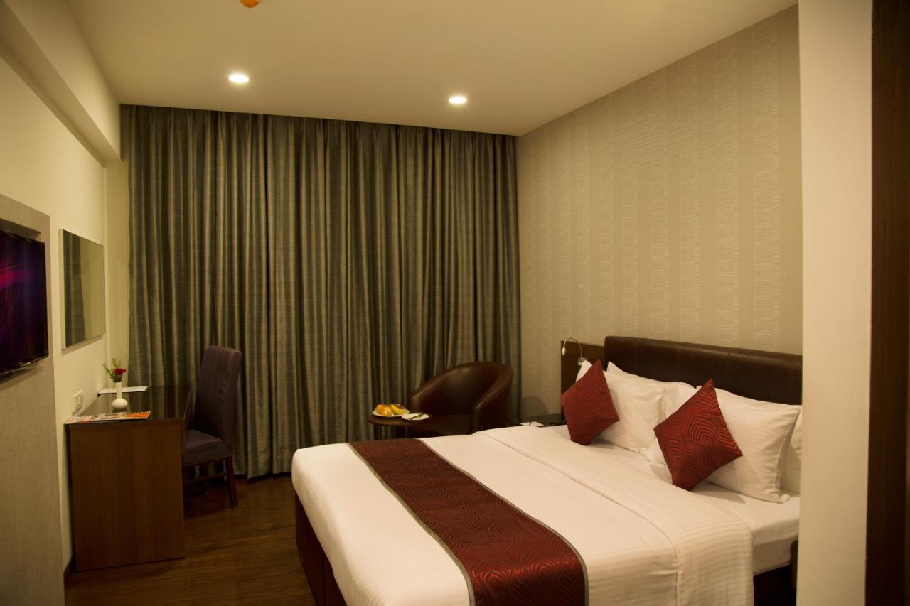 V 7 Hotel Chennai Esterno foto