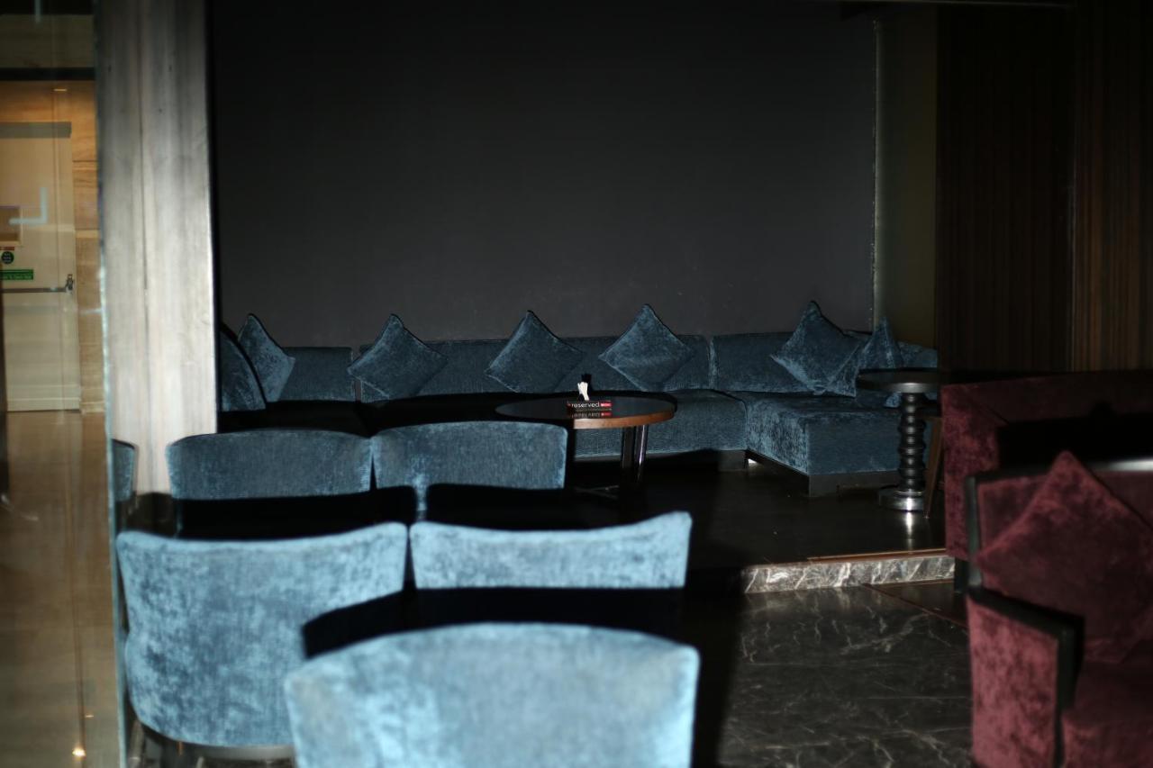 V 7 Hotel Chennai Esterno foto
