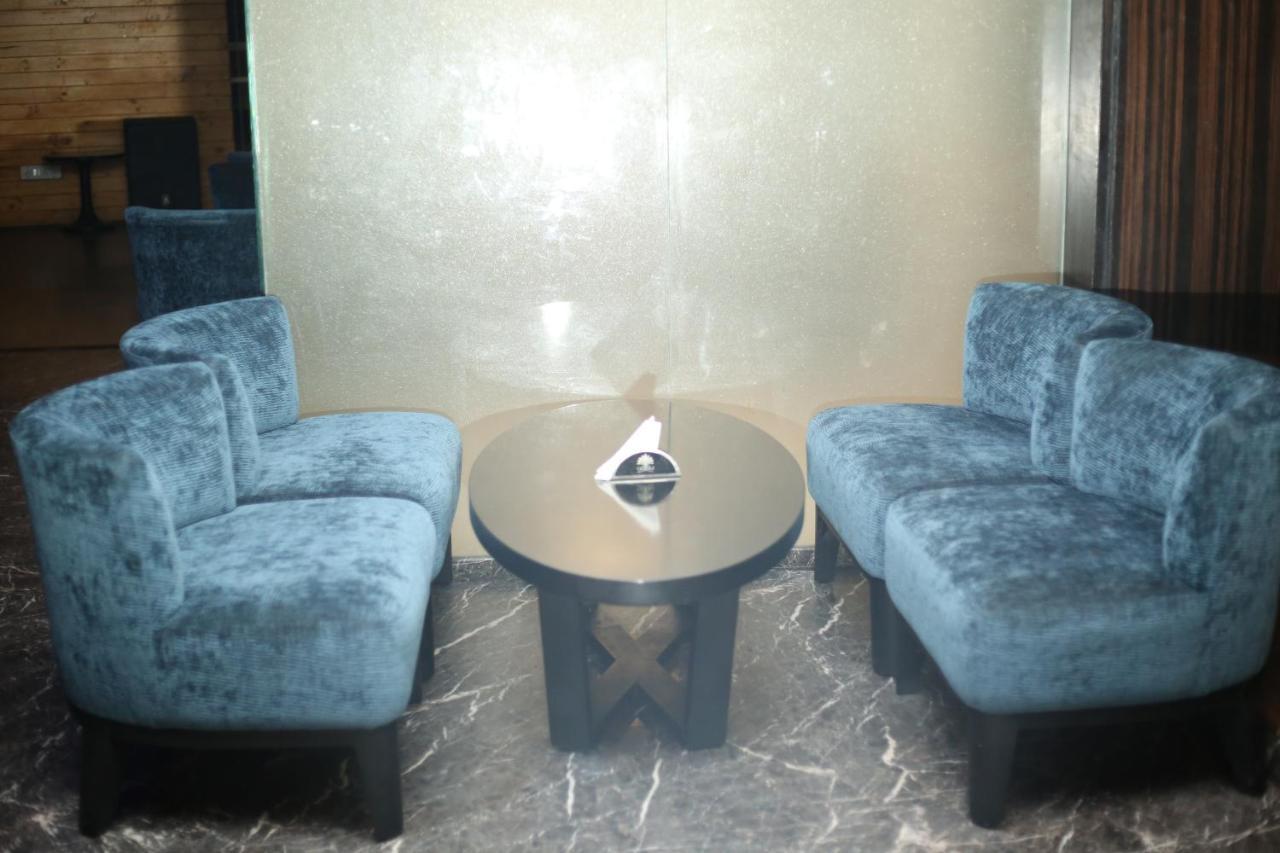 V 7 Hotel Chennai Esterno foto