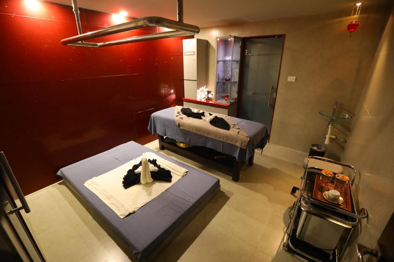 V 7 Hotel Chennai Esterno foto